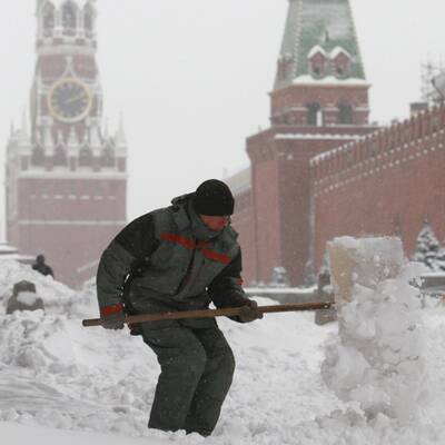 Schneesturm: Verkehrschaos in Moskau