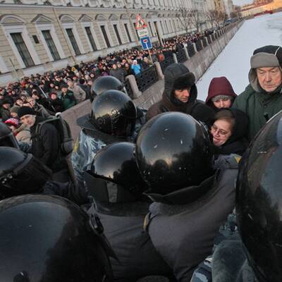 Dutzende Festnahmen von Putin-Gegnern