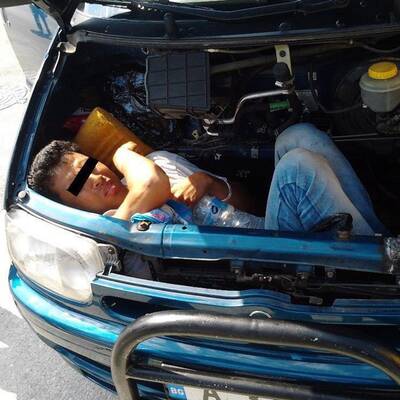 Afghane liegt 20 Stunden in Motorhaube