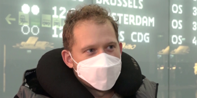 Umfrage | Letzter Flug aus England landet in Wien