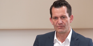 Mückstein will Herkunftsbezeichnungen und Aus für Vollspaltböden