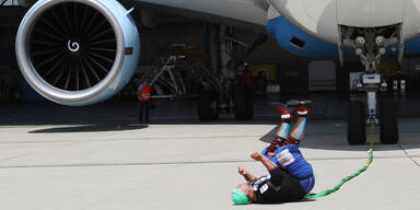 Salzburger zieht Boeing 777 und kollabiert