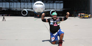 Salzburger zieht Boeing 777 und kollabiert