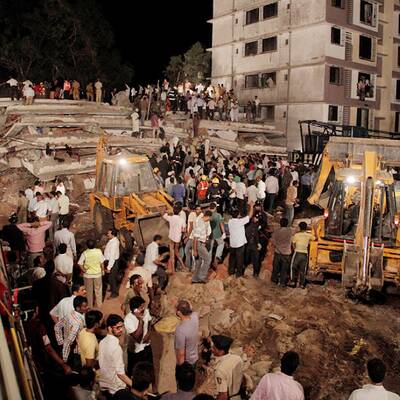 Siebenstöckiger Rohbau bricht zusammen