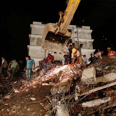 Siebenstöckiger Rohbau bricht zusammen