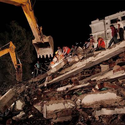 Siebenstöckiger Rohbau bricht zusammen
