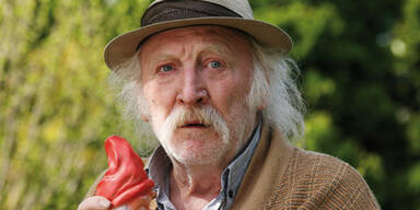 Mundl raucht und surft