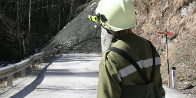 Mure verschüttete Straße im Pinzgau