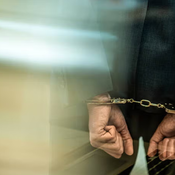 Mutter und Sohn von 18-Jährigem verprügelt