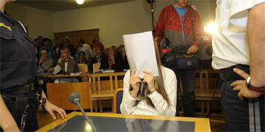 Vater nimmt Mutterm&ouml;rderin in Schutz