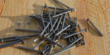 Haushaltshilfe hatte 23 Nägel im Körper