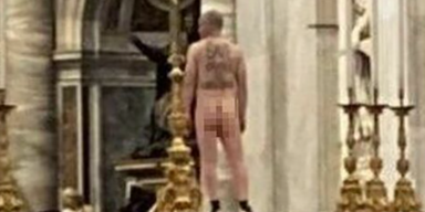 Nackter Mann Petersdom