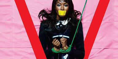 Naomi gefesselt und geknebelt am Cover