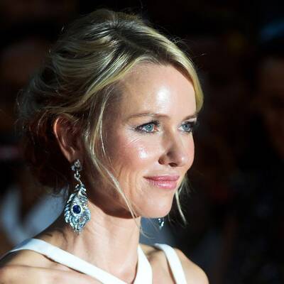 Naomi Watts strahlt bei 