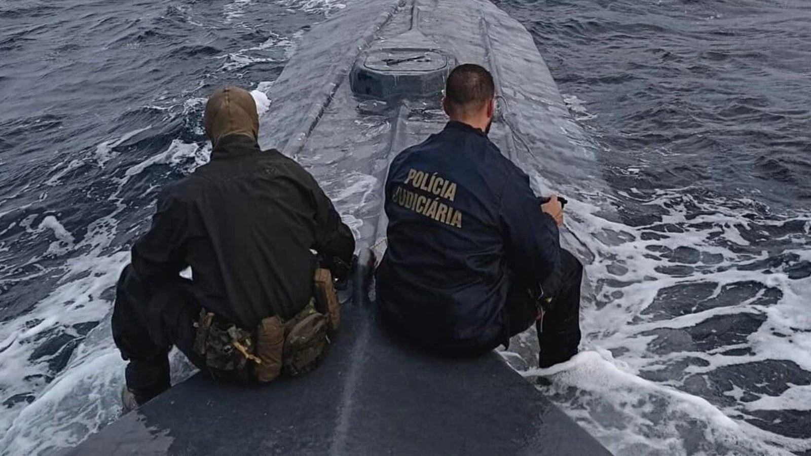 Drogen-Krieg im Atlantik: Polizei entert Narco-U-Boot mit 9 Tonnen Kokain! Kép