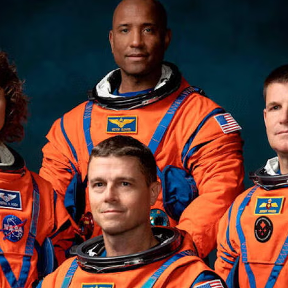 Historische Mission: Diese Astronauten fliegen heute zum Mond