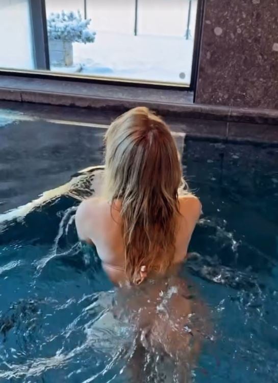 Kein Höschen? Naschenweng sorgt für Schnappatmung