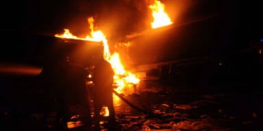 28 NATO-Tanklaster gehen in Flammen auf