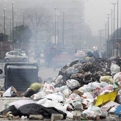 Romantischer Spaziergang im Lichte der Krawalle