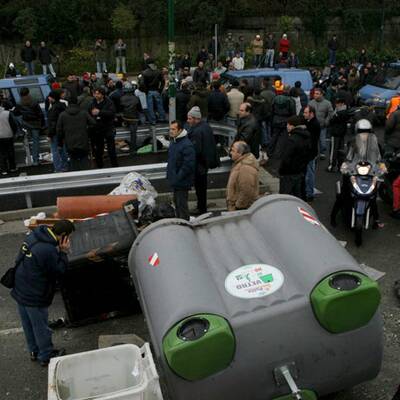 Romantischer Spaziergang im Lichte der Krawalle