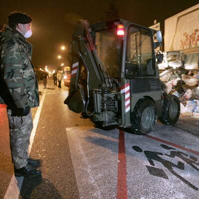 Romantischer Spaziergang im Lichte der Krawalle