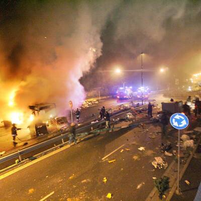 Romantischer Spaziergang im Lichte der Krawalle