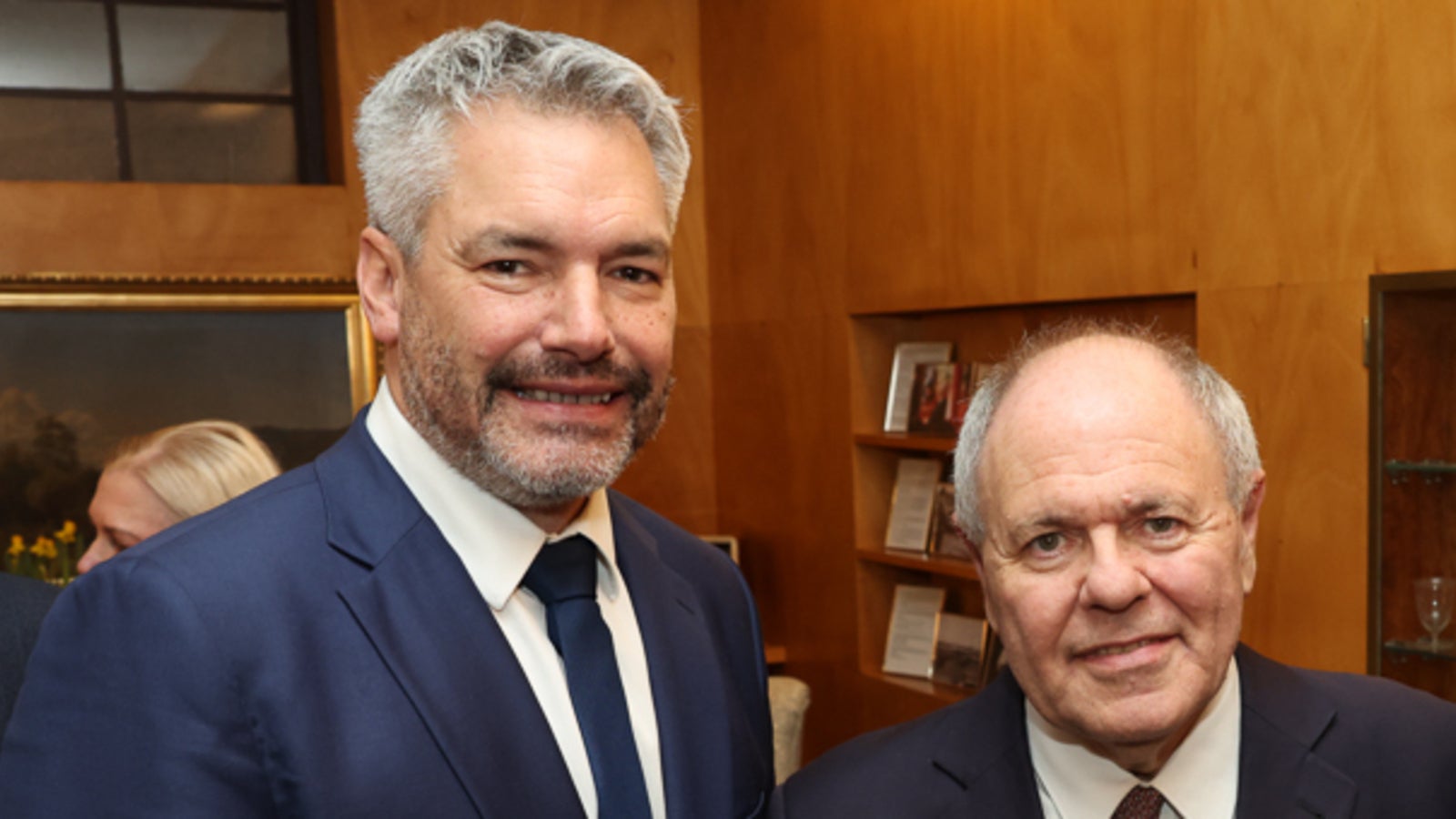 Neuer Look: Ex-Kanzler Nehammer trägt jetzt Vollbart Kép