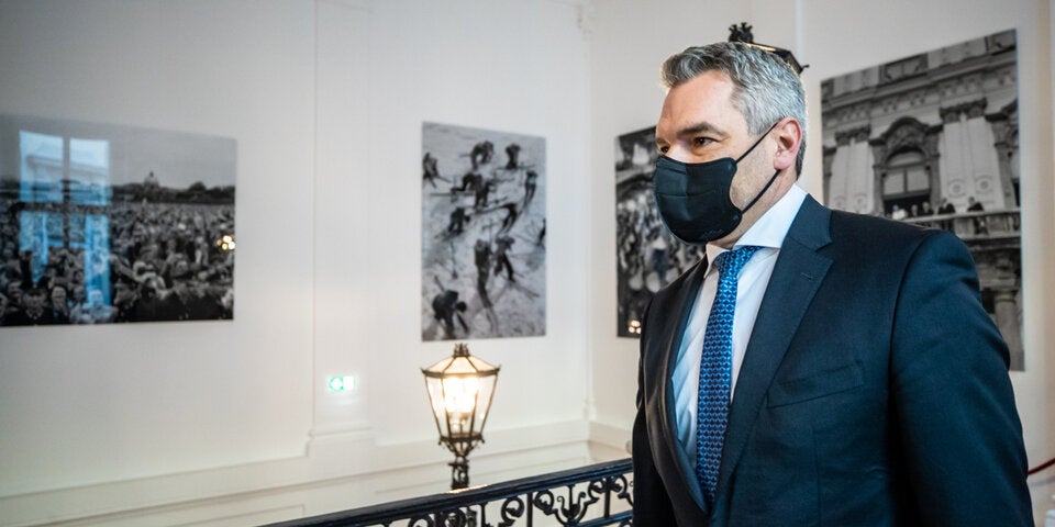 1. Fotos: Nehammer wieder zurück im Bundeskanzleramt