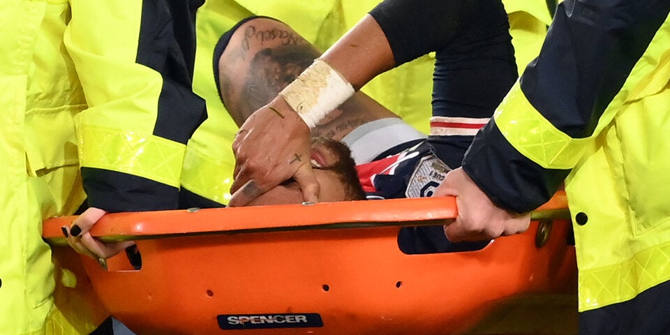 Brutalo-Foul: Neymar schwer verletzt