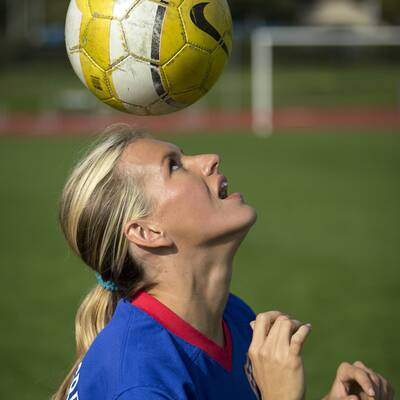 Sexy Topmodel coacht kroatische Kicker