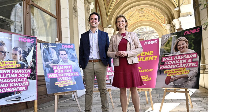NEOS präsentieren Plakate für Wien-Wahl