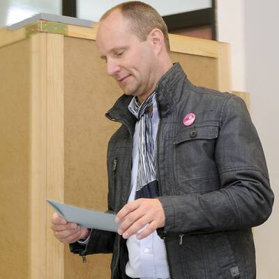 Hier wählt Matthias Strolz von den NEOS