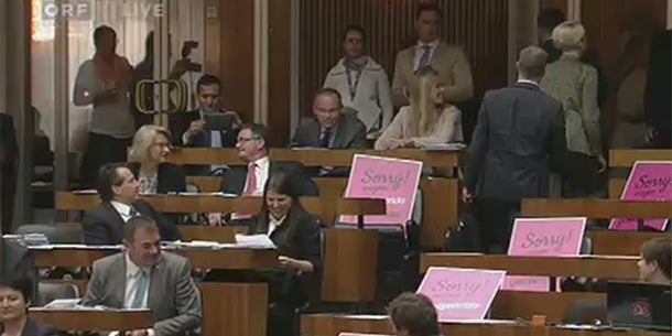 NEOS schwänzen Budget-Debatte