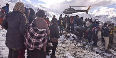 26 Wanderer am Himalaya erfroren