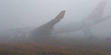 Reifenplatzer: Flugzeug-Crash bei Landung