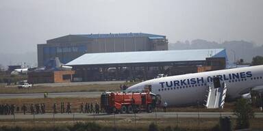 Reifenplatzer: Flugzeug-Crash bei Landung