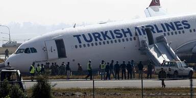 Reifenplatzer: Flugzeug-Crash bei Landung