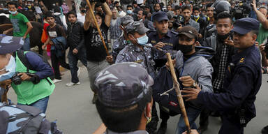 Kein Trinkwasser: Unruhen in Nepal