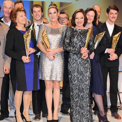 Rihanna - Queen of Downloads