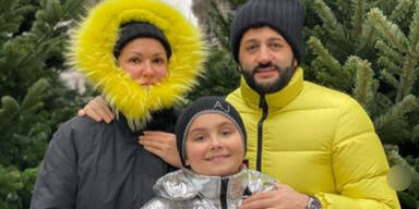 Anna Netrebko mit Familie beim Weihnachtsbaum kaufen