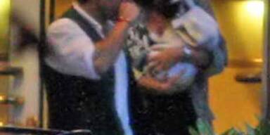 Anna Netrebko zeigt ihr großes Glück