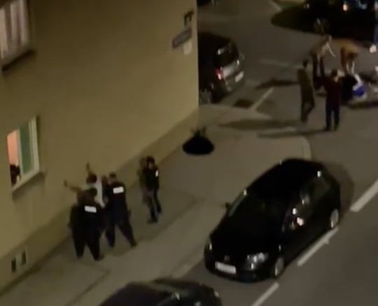 Streit auf Straße eskalierte: 34-Jähriger schlug in Wien Mann k.o.