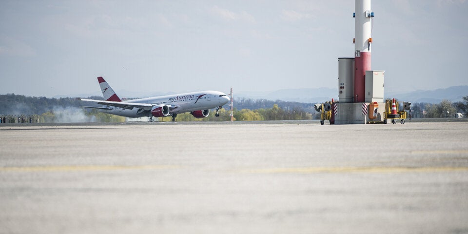 Großlieferung an Schutzausrüstung in Linz angekommen