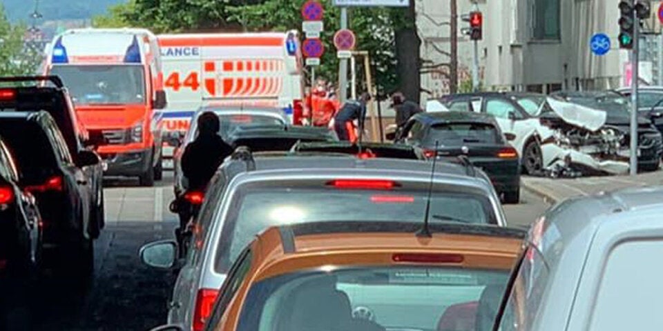 Schwerer Auto-Crash in Wien: Zwei Schwerverletzte