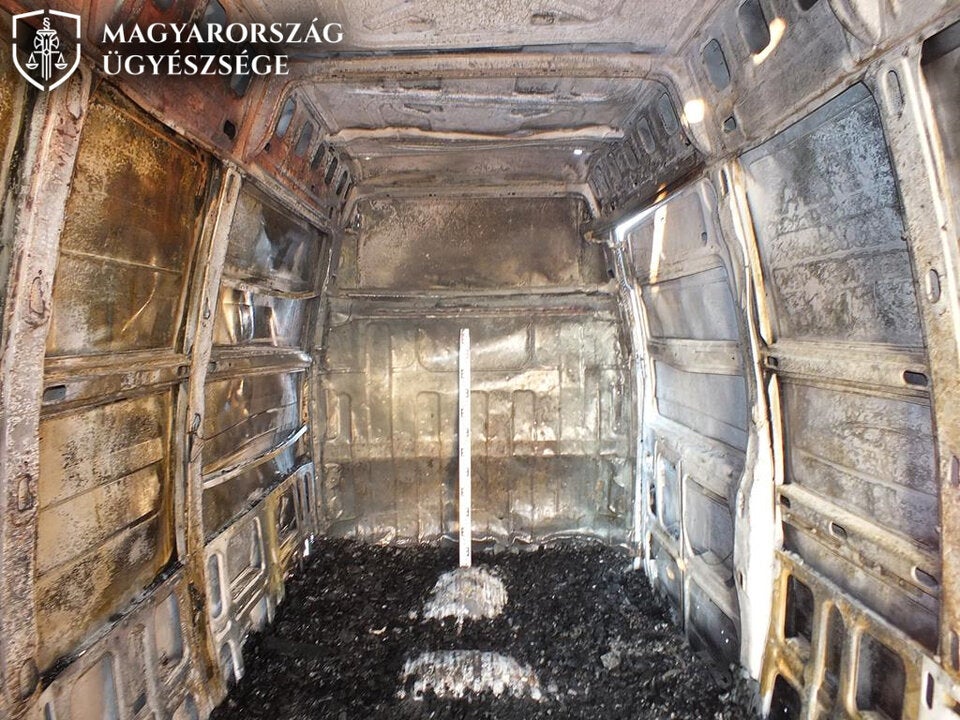 Schlepper sperrten Flüchtlinge in brennendes Fahrzeug