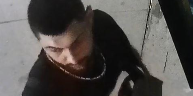 Nach Raub: Polizei sucht diesen Mann