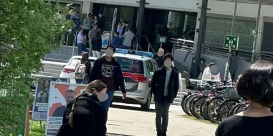 Unbekannte plakatierten Klagenfurter Uni