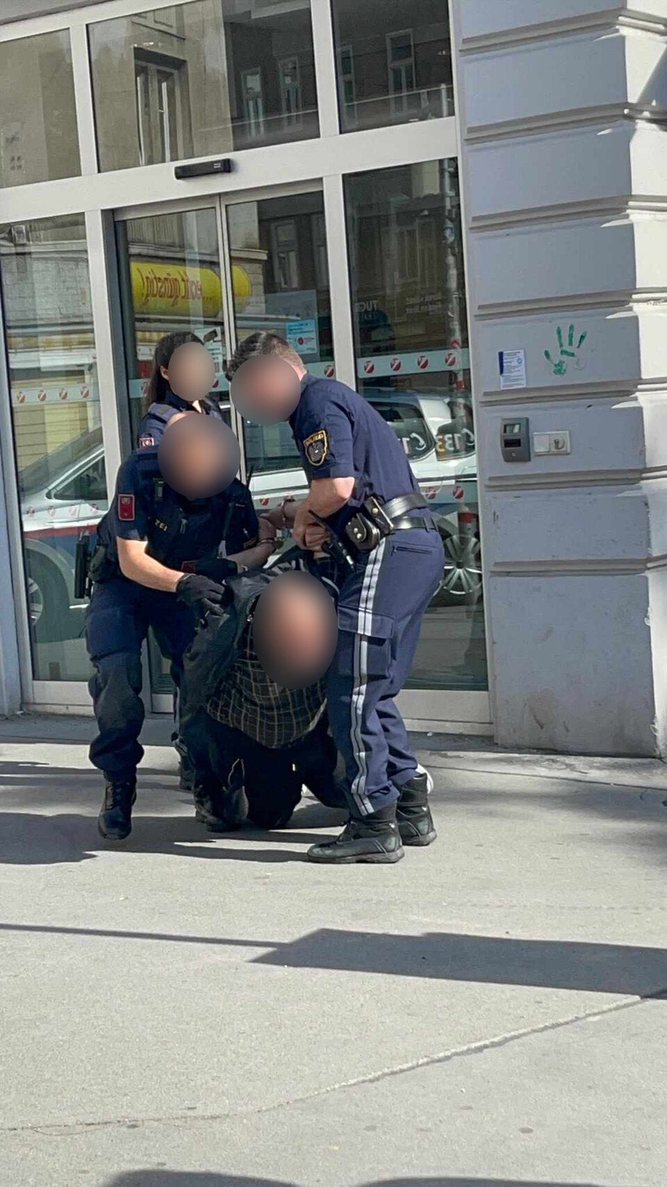 Mann in Wien direkt vor Bankfiliale festgenommen