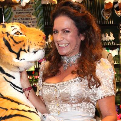 Wer hat das schönste Dirndl-Dekolleté?