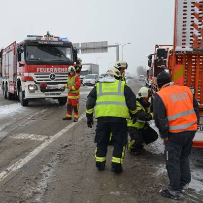  Von Tirol bis ins Burgenland gibt es Verkehrsprobleme. Besonders betroffen von Schnee ist Wien.